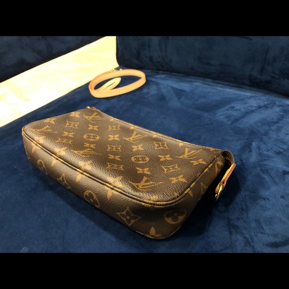 Authentic Louis Vuitton Pochette New Model - Picture 2 of 7